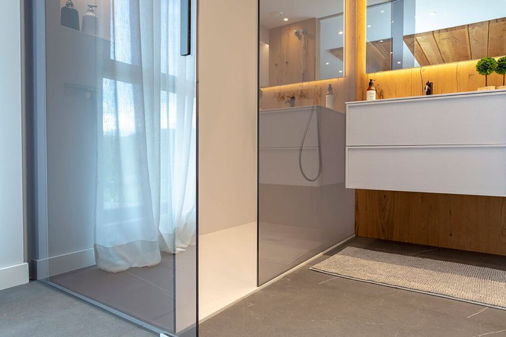 PLATOS DE DUCHA Urbión Baño y Cristal